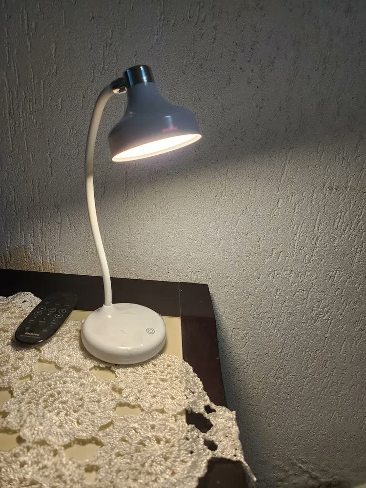 foto de Luminária De Mesa Abajur Quarto Articulável Led Touch Escritório Leitura Recarregável Shopthis