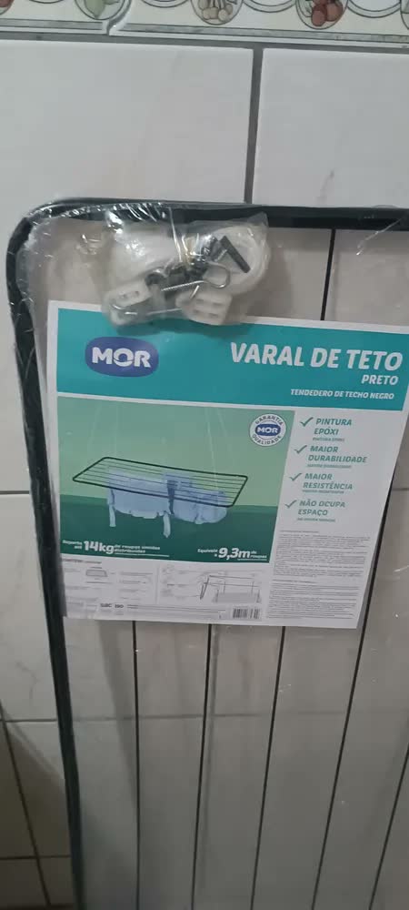 foto de Varal De Teto 1.20m X 56cm Preto 006030 Mor