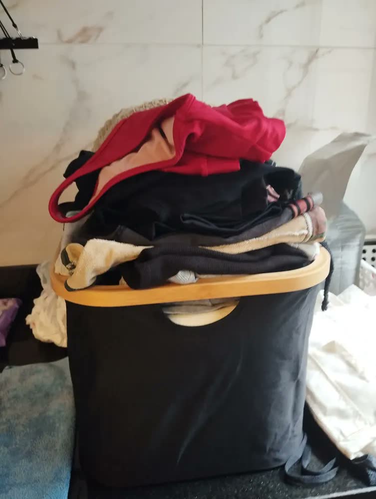 foto de Cesto De Roupa Suja Preto Tampa Bambu Banheiro Lavanderia
