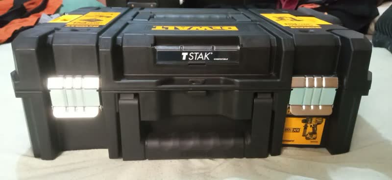 foto de Parafusadeira e Furadeira de Impacto 13mm 20V DEWALT DCD996P2T Com 2 Baterias e Maleta TSTAK