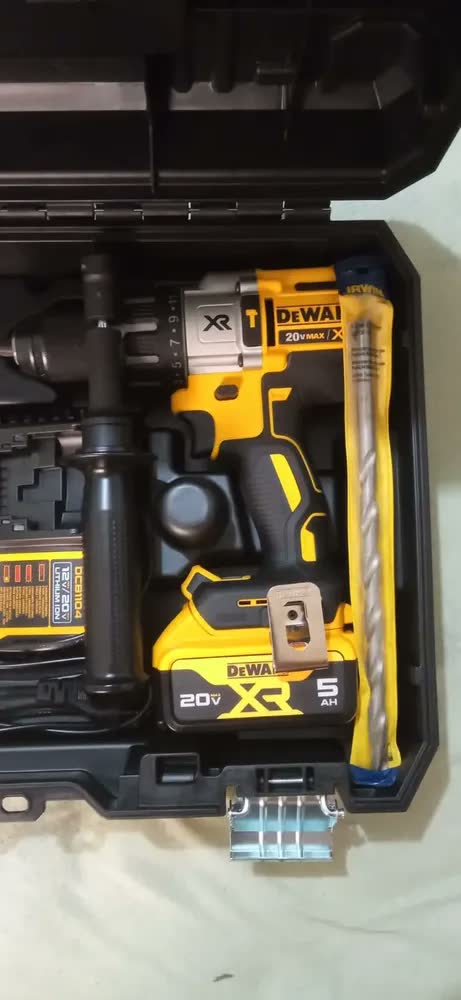 foto de Parafusadeira e Furadeira de Impacto 13mm 20V DEWALT DCD996P2T Com 2 Baterias e Maleta TSTAK