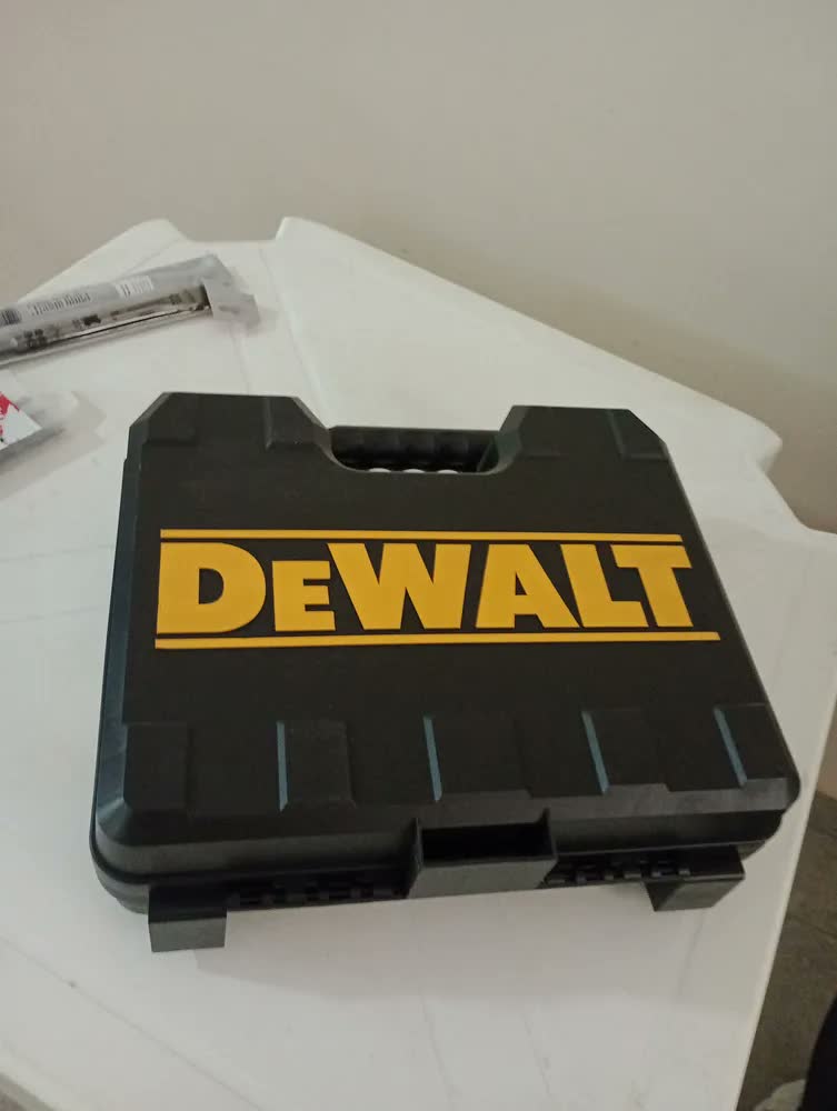 foto de Martelete Perfurador Rompedor 3 Modos 1.500 Rpm DEWALT D25133K Com Maleta