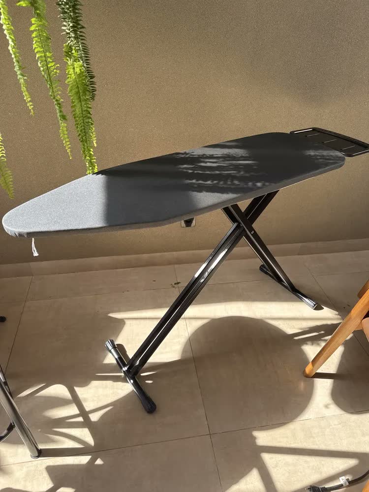 foto de Tábua De Passar Roupas Easy Member's Mark Cinza Preta 122cm Cor Cinza-escuro Lisa