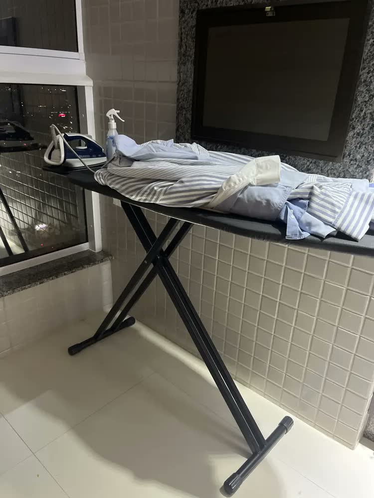 foto de Tábua De Passar Roupas Easy Member's Mark Cinza Preta 122cm Cor Cinza-escuro Lisa