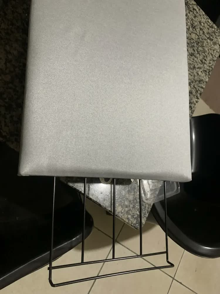 foto de Tabua Mesa Passar Roupa Portátil Reforçada Cama Bancada