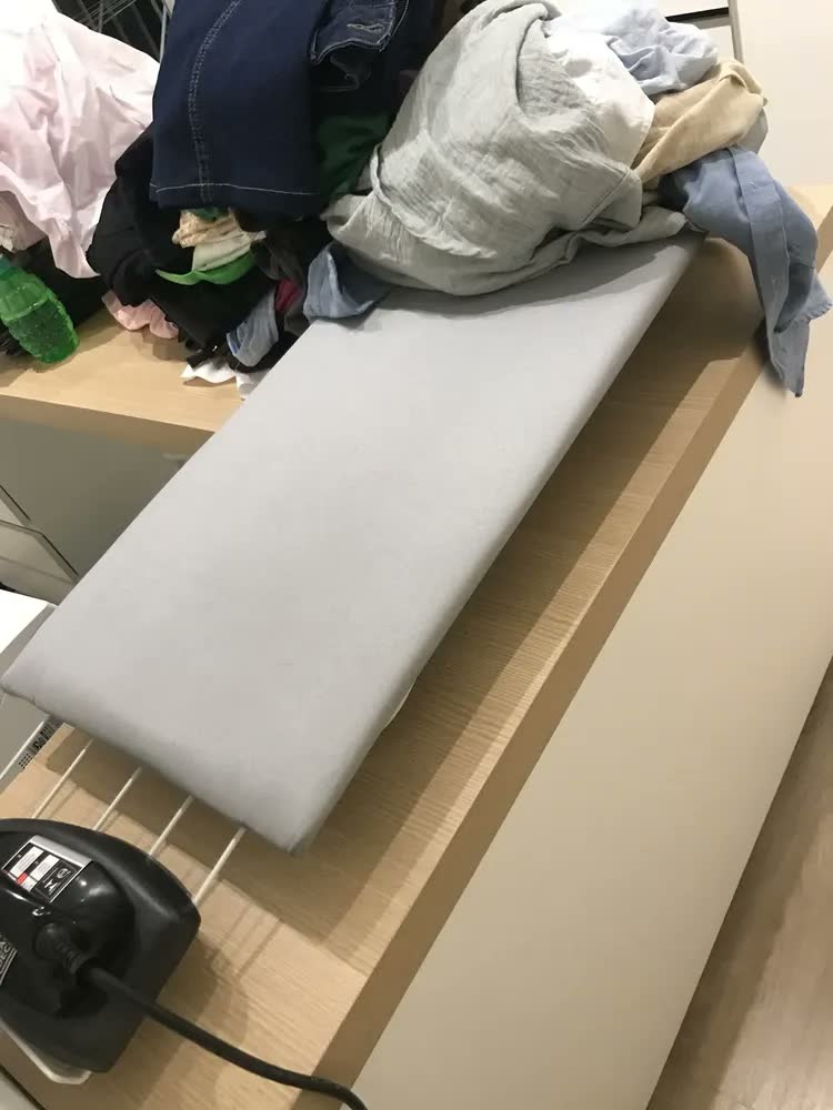 foto de Tabua Mesa Passar Roupa Portátil Reforçada Cama Bancada