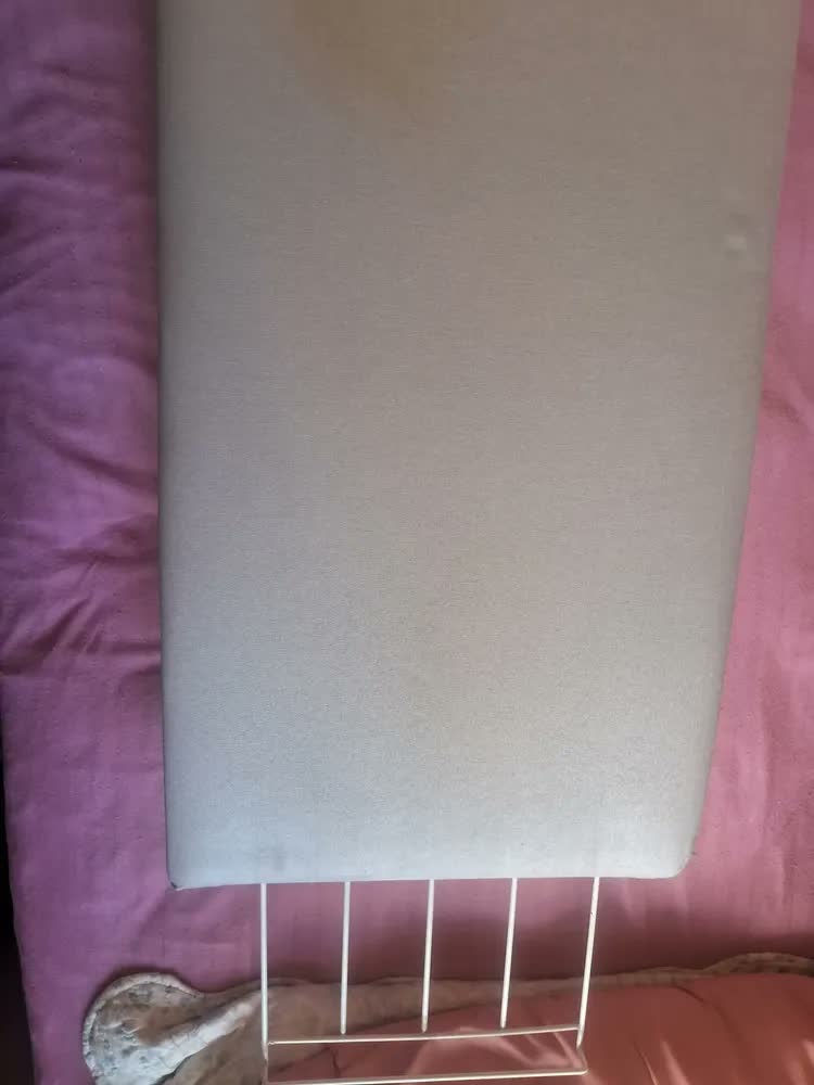 foto de Tabua Mesa Passar Roupa Portátil Reforçada Cama Bancada