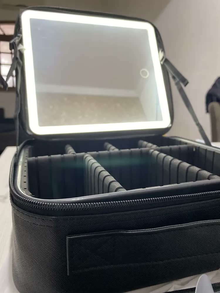 foto de Maleta Maquiagem Necessarie Espelho Led E Divisória Portátio