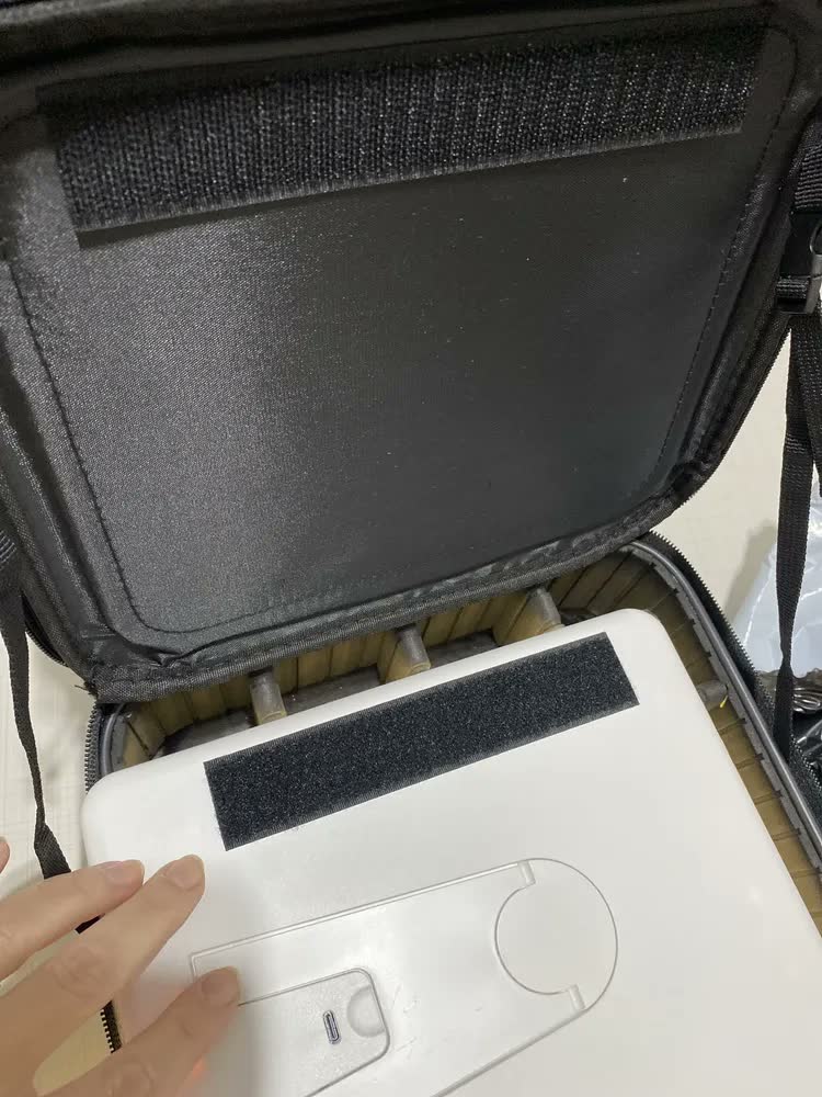 foto de Maleta Maquiagem Necessarie Espelho Led E Divisória Portátio