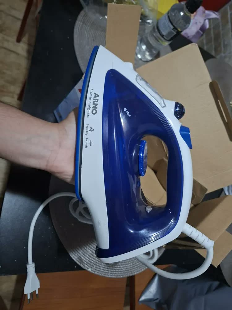 foto de Ferro a vapor Essentialgliss azul base antiaderente Fea1 eficiente moderno prático