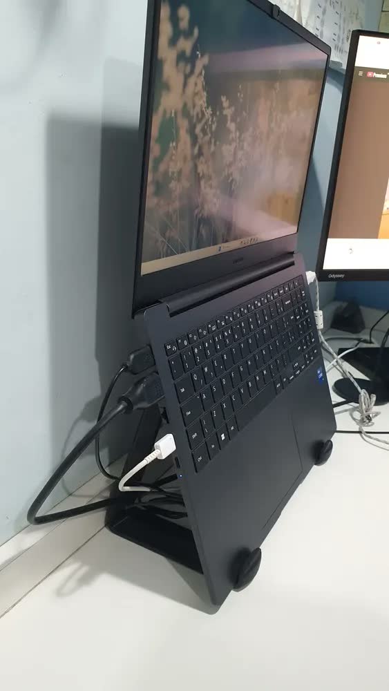 foto de Suporte De Mesa Universal Notebook Aberto Tela Abertura 180º Cor Preto