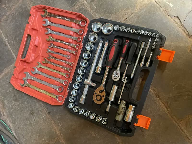 foto de Jogo Soquete Chave Combinada Catraca 61 Pcs C/ Maleta Cor Sortido
