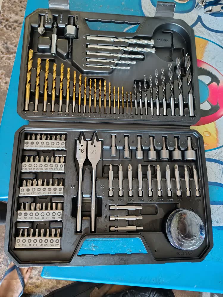 foto de Parafusadeira E Furadeira De Impacto Brushless A Bateria 18v Bosch Gsb 185-li Maleta Com Kit Brocas E Bits 103 Peças