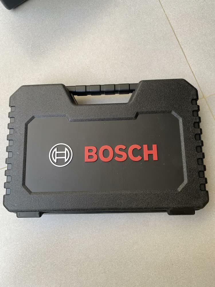 foto de Parafusadeira E Furadeira De Impacto Brushless A Bateria 18v Bosch Gsb 185-li Maleta Com Kit Brocas E Bits 103 Peças