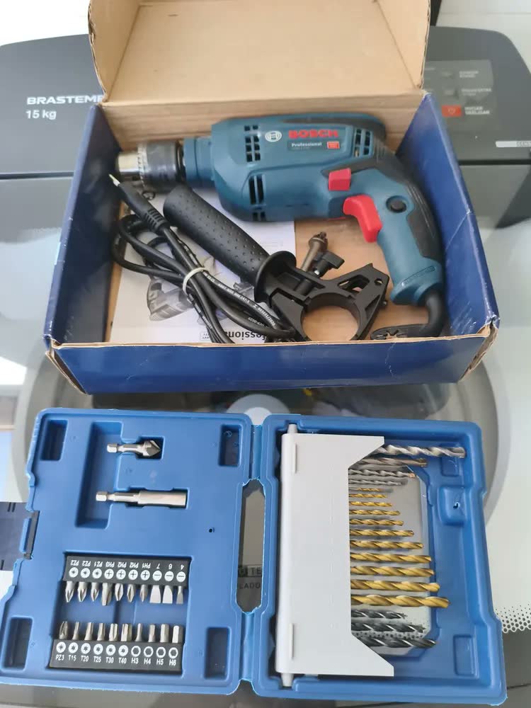 foto de Furadeira Impacto 750w Gsb 13 Re Bosch + Estojo 41 Pçs Evald Cor Azul