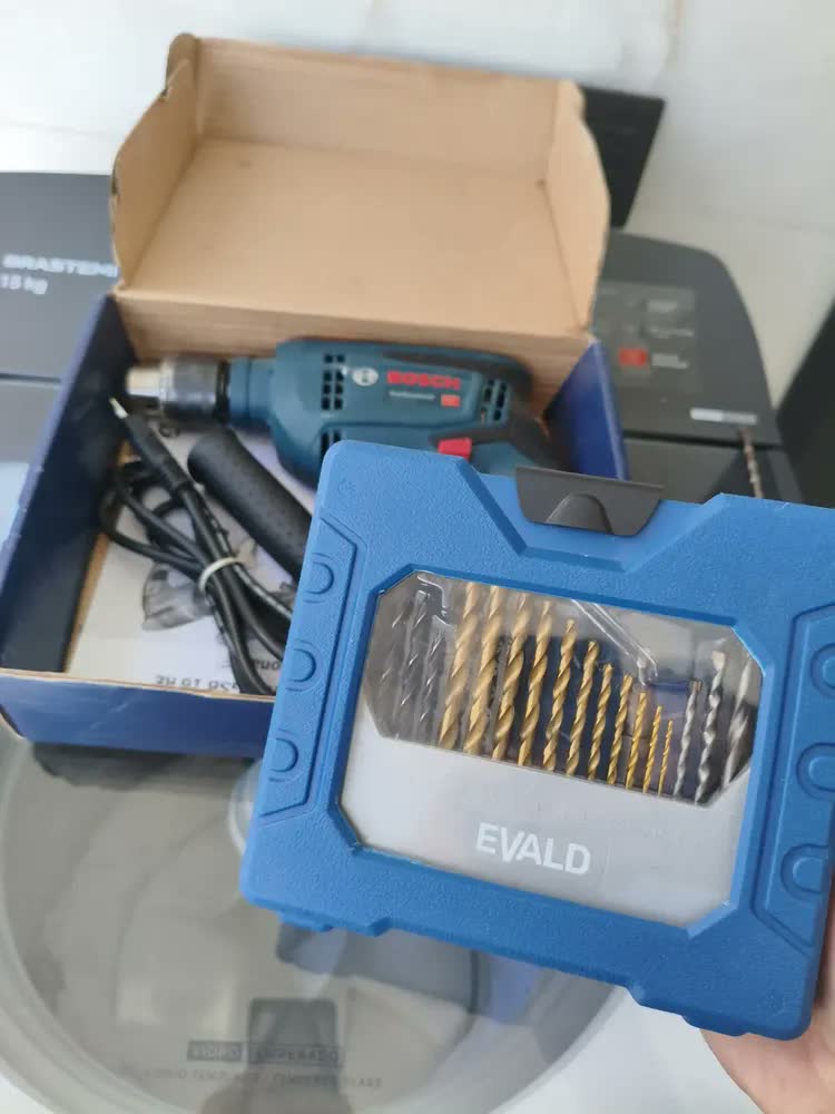 foto de Furadeira Impacto 750w Gsb 13 Re Bosch + Estojo 41 Pçs Evald Cor Azul
