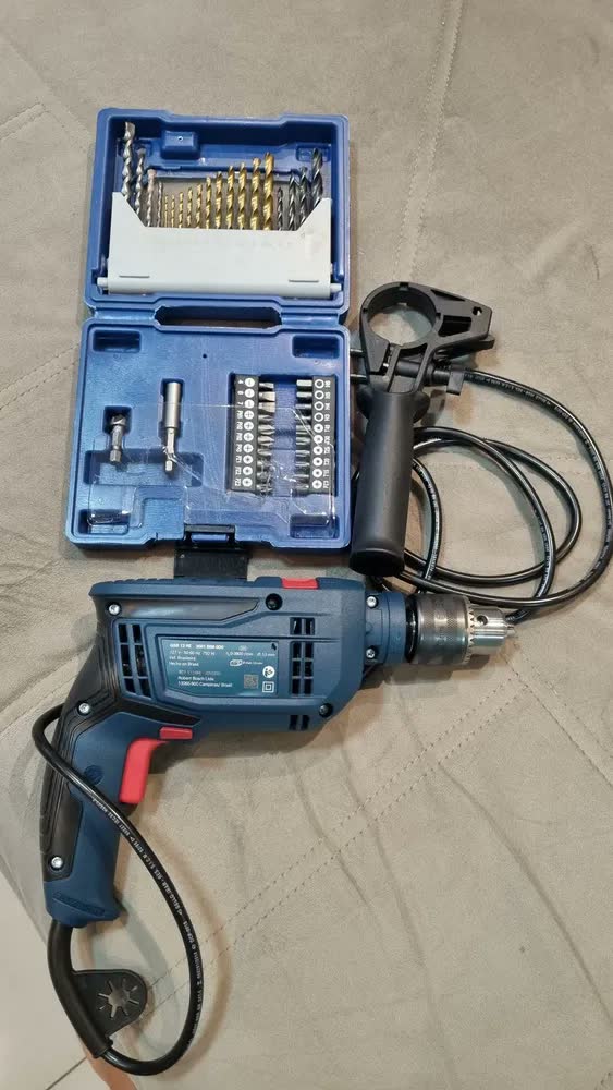 foto de Furadeira Impacto 750w Gsb 13 Re Bosch + Estojo 41 Pçs Evald Cor Azul