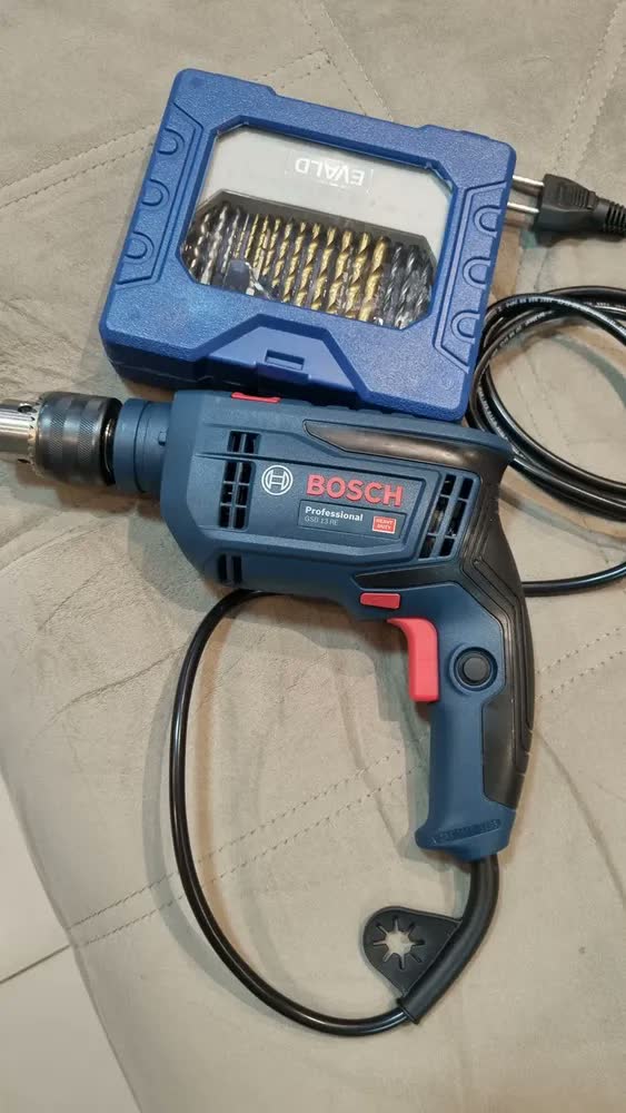 foto de Furadeira Impacto 750w Gsb 13 Re Bosch + Estojo 41 Pçs Evald Cor Azul