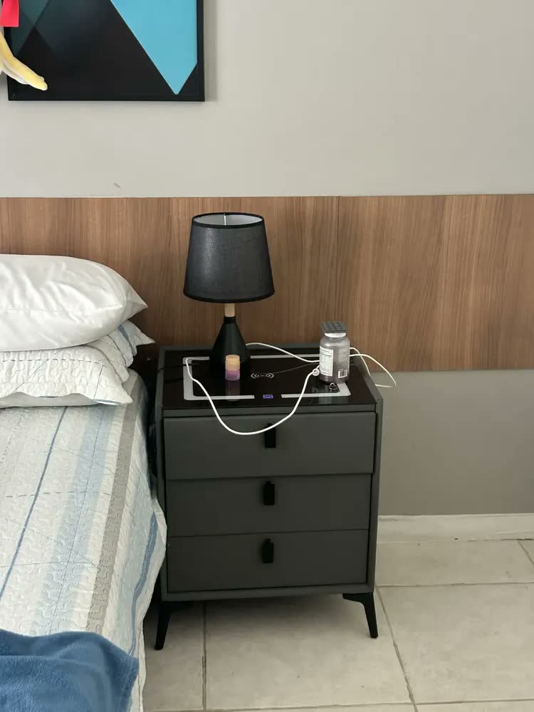 foto de Mesa Cabeceira Inteligente 3 Gavetas Criado Mudo Cama Quarto Abajur Bivolt USB Musica BT