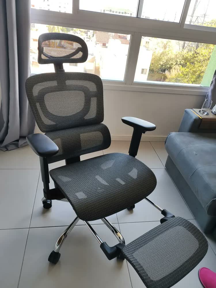 foto de Cadeira De Escritório Ergonômica Mônaco Bt07 Luvinco Malha Respirável Com Suporte Lombar Adaptável Apoio Para Pés Retrátil Encosto Ajustável Seis Posições Cor Preta Suporta 200kg