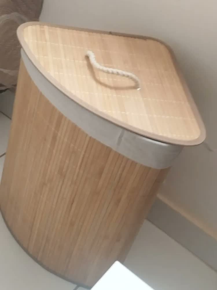 foto de Cesto Roupa Suja Triangular Bambu Dobrável Olga Casa Bege 60L