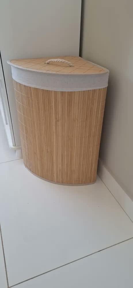 foto de Cesto Roupa Suja Triangular Bambu Dobrável Olga Casa Bege 60L