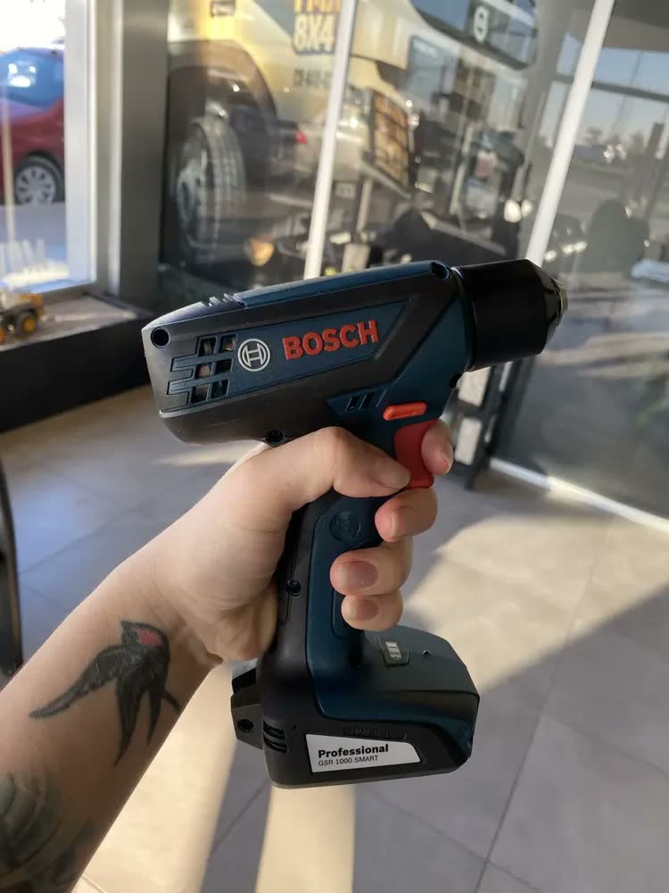 foto de Parafusadeira Furadeira A Bateria Bosch Gsr 1000 Smart