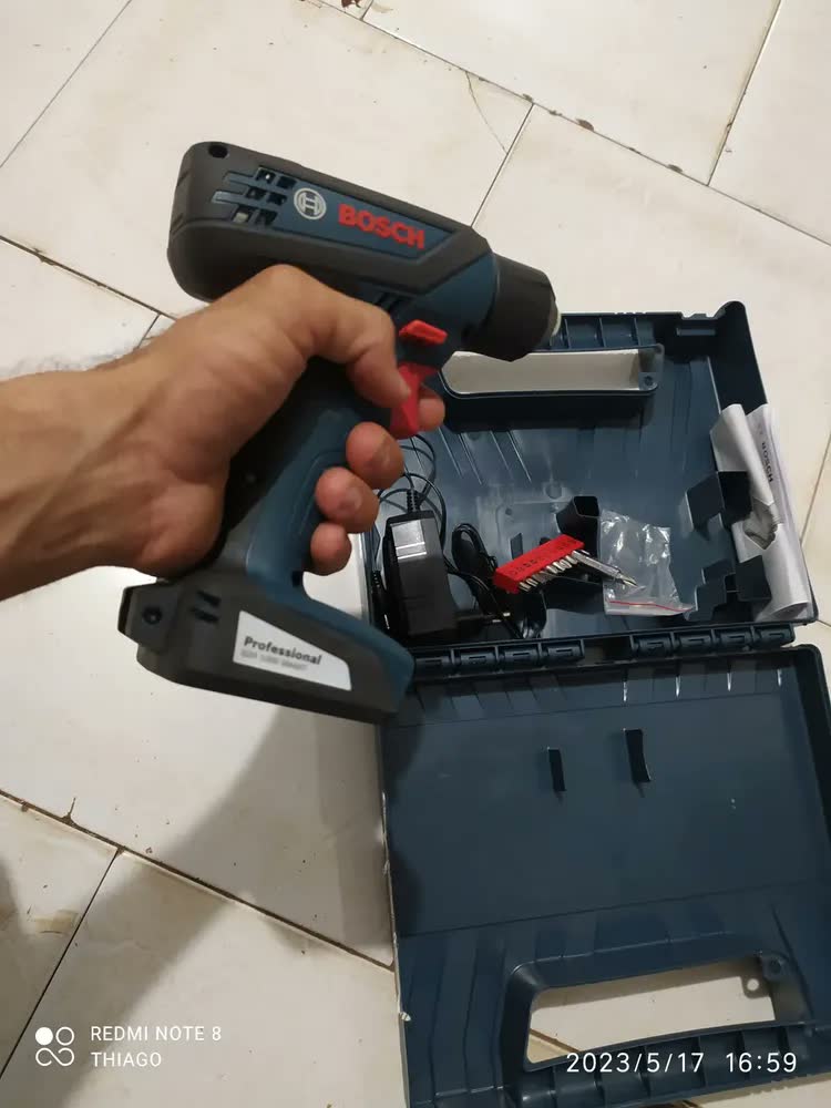 foto de Parafusadeira Furadeira A Bateria Bosch Gsr 1000 Smart