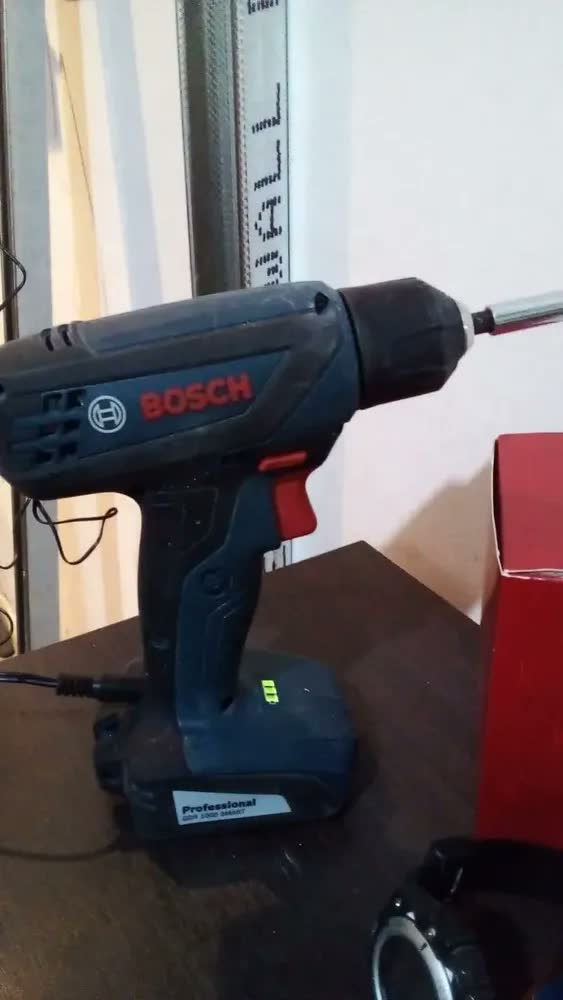 foto de Parafusadeira Furadeira A Bateria Bosch Gsr 1000 Smart
