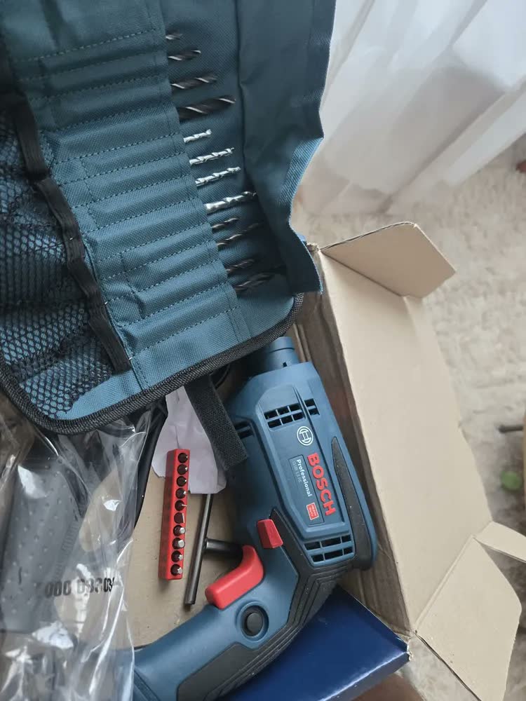 foto de Furadeira De Impacto 1/2pol 750w C/ Kit De Acessórios Bosch