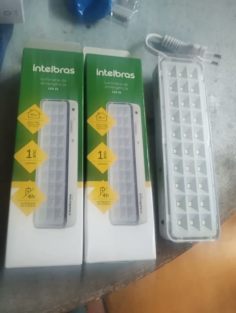 foto de Kit 4 Luminárias De Emergência Led Intelbrás Autônoma Cor Branco