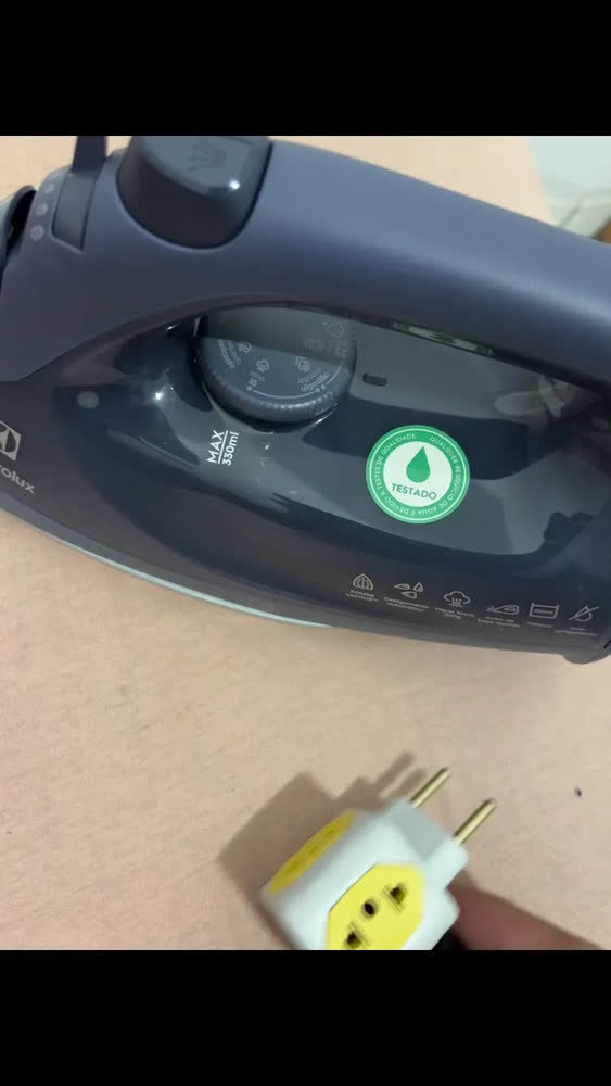 foto de Ferro de Passar a Vapor e a Seco ESI70 Experience com PowerVapour e Desligamento Automático Azul Marinho Electrolux