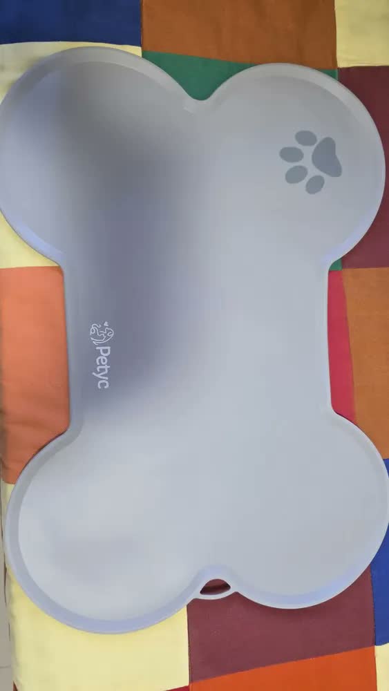 foto de Jogo Americano Antiderrapante PETYC de Silicone Para Comedouro e Bebedouro Cinza