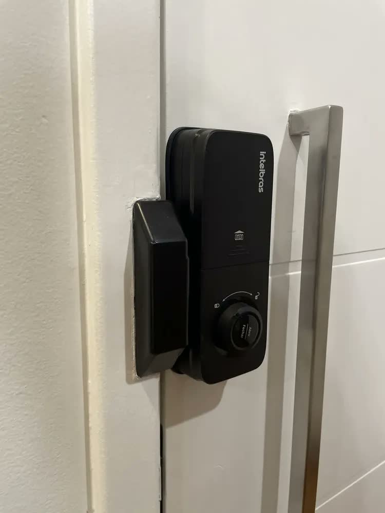 foto de Fechadura Smart De Sobrepor C/ Biometria Mfd 2020 Intelbras Cor Champanhe
