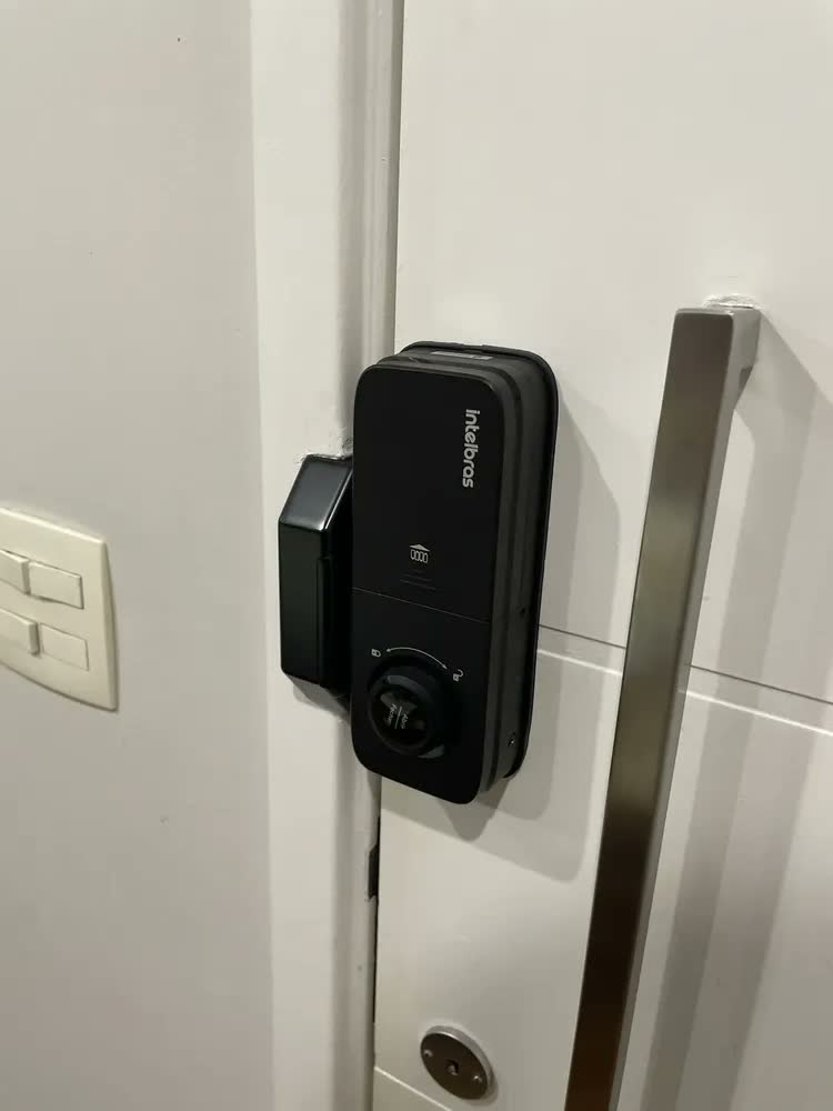 foto de Fechadura Smart De Sobrepor C/ Biometria Mfd 2020 Intelbras Cor Champanhe