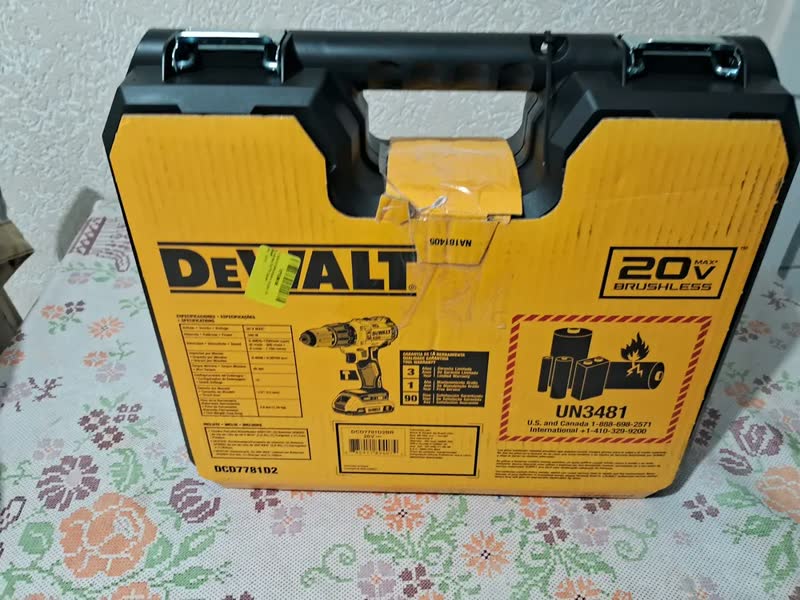 foto de Chave de fenda Dewalt DCD7781d2 Furadeira + Carregador + 2 Bat 2a Cor Amarelo Frequência 50hz