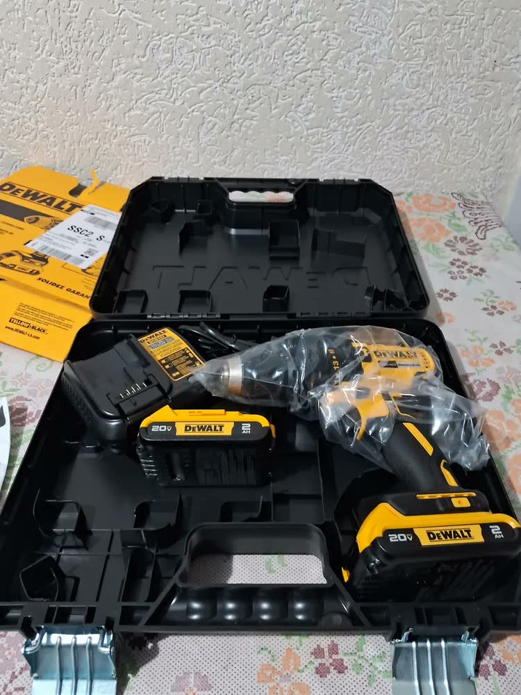 foto de Chave de fenda Dewalt DCD7781d2 Furadeira + Carregador + 2 Bat 2a Cor Amarelo Frequência 50hz