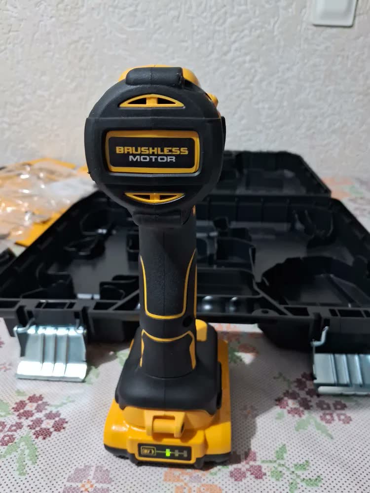 foto de Chave de fenda Dewalt DCD7781d2 Furadeira + Carregador + 2 Bat 2a Cor Amarelo Frequência 50hz