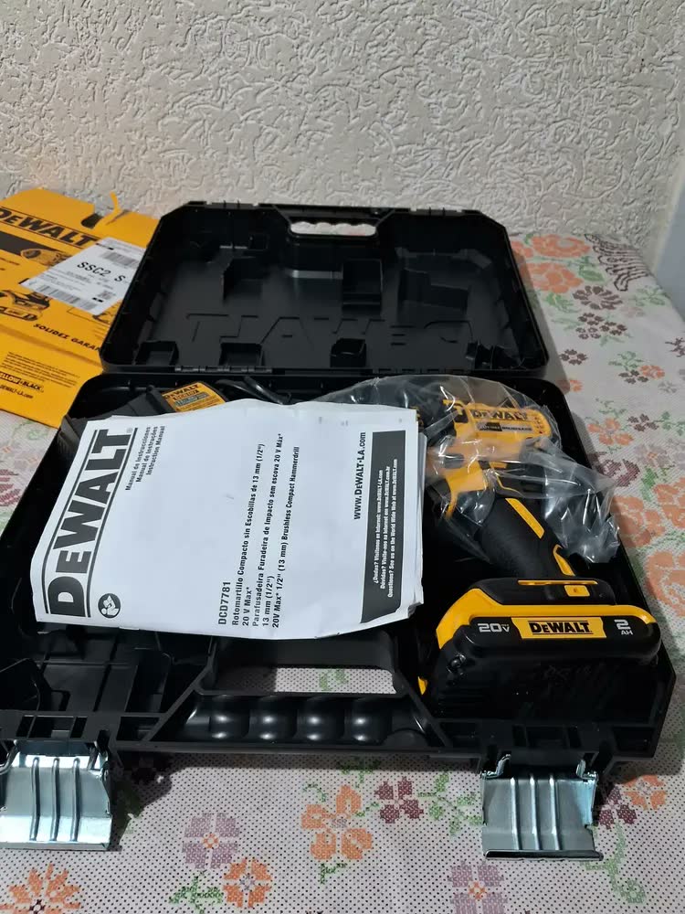 foto de Chave de fenda Dewalt DCD7781d2 Furadeira + Carregador + 2 Bat 2a Cor Amarelo Frequência 50hz
