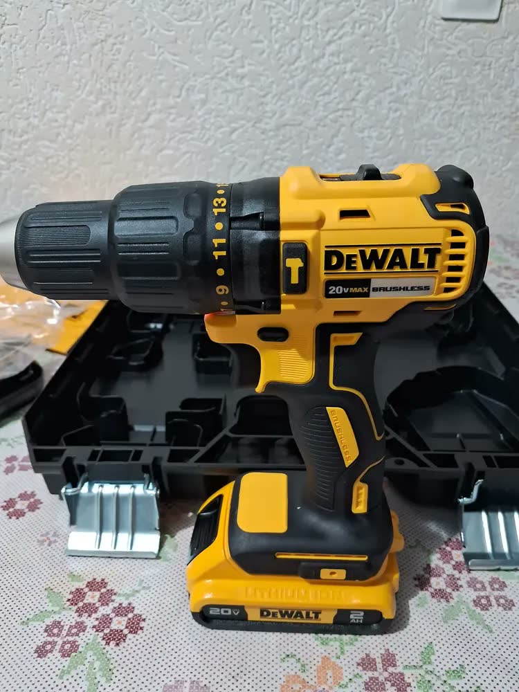 foto de Chave de fenda Dewalt DCD7781d2 Furadeira + Carregador + 2 Bat 2a Cor Amarelo Frequência 50hz