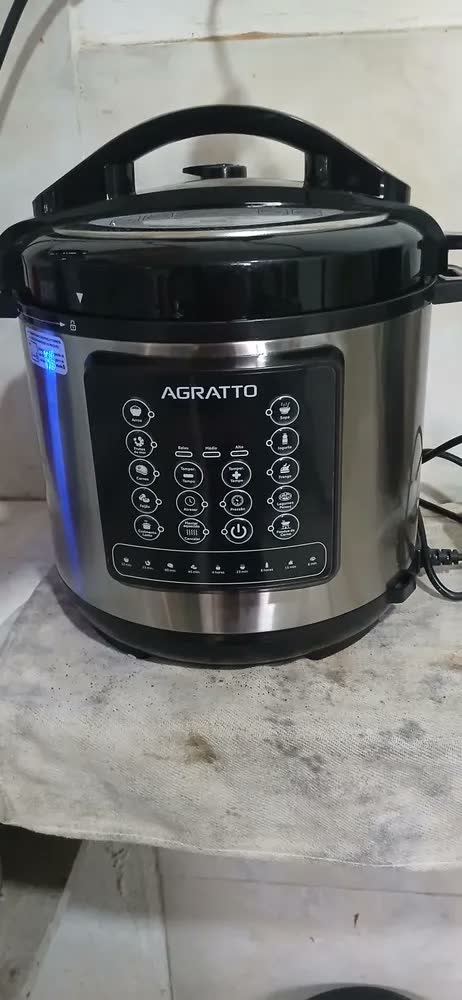 foto de Panela Pressão Elétrica 6 Litros Multifunções Painel Digital Antiaderente Agratto Appd01i