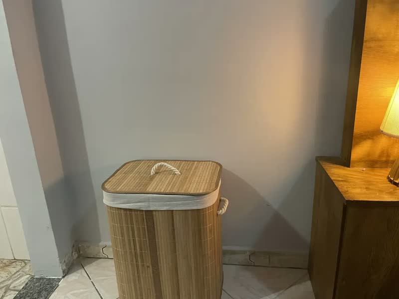 foto de Cesto de Roupa Suja L.A Utilidades Bambu Natural Dobrável Bege 50L com Tampa e Alças