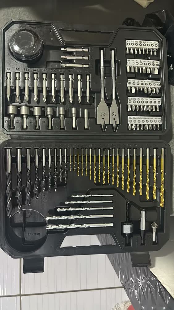 foto de Furadeira Parafusadeira Sem Fio De 6mm Bosch Gsr 1000 Smart C/ Maleta + Jogo Kit Pontas Brocas 103 Peças Bosch