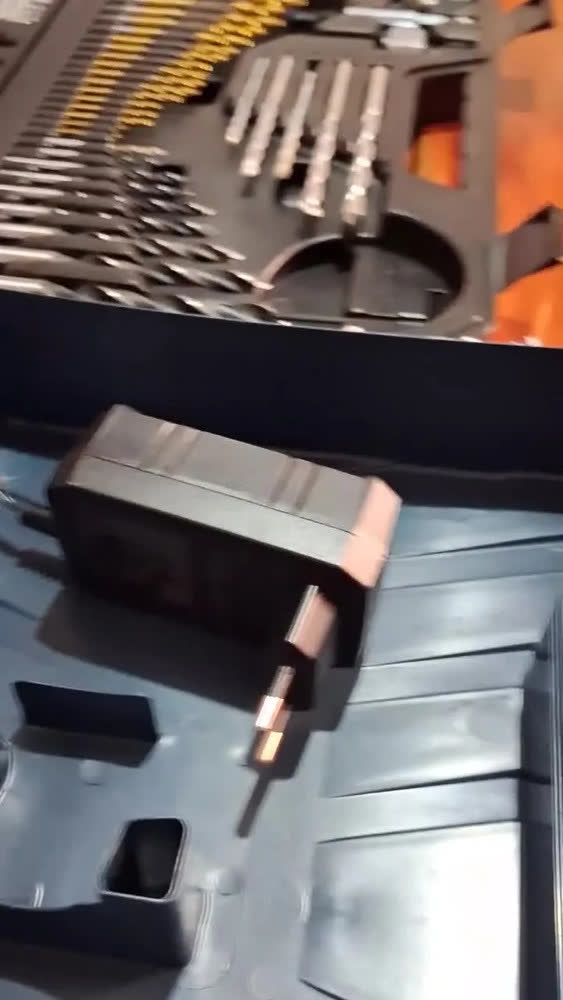 foto de Furadeira Parafusadeira Sem Fio De 6mm Bosch Gsr 1000 Smart C/ Maleta + Jogo Kit Pontas Brocas 103 Peças Bosch