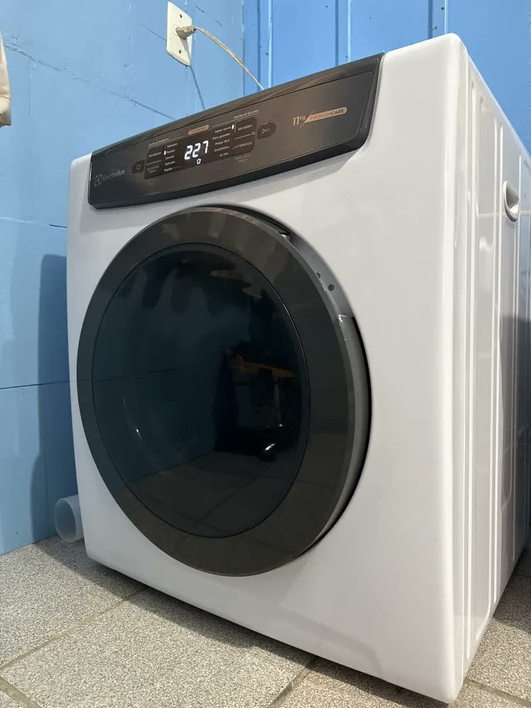 foto de Secadora De Roupa Electrolux 11kg Branco Premium Care Svb11