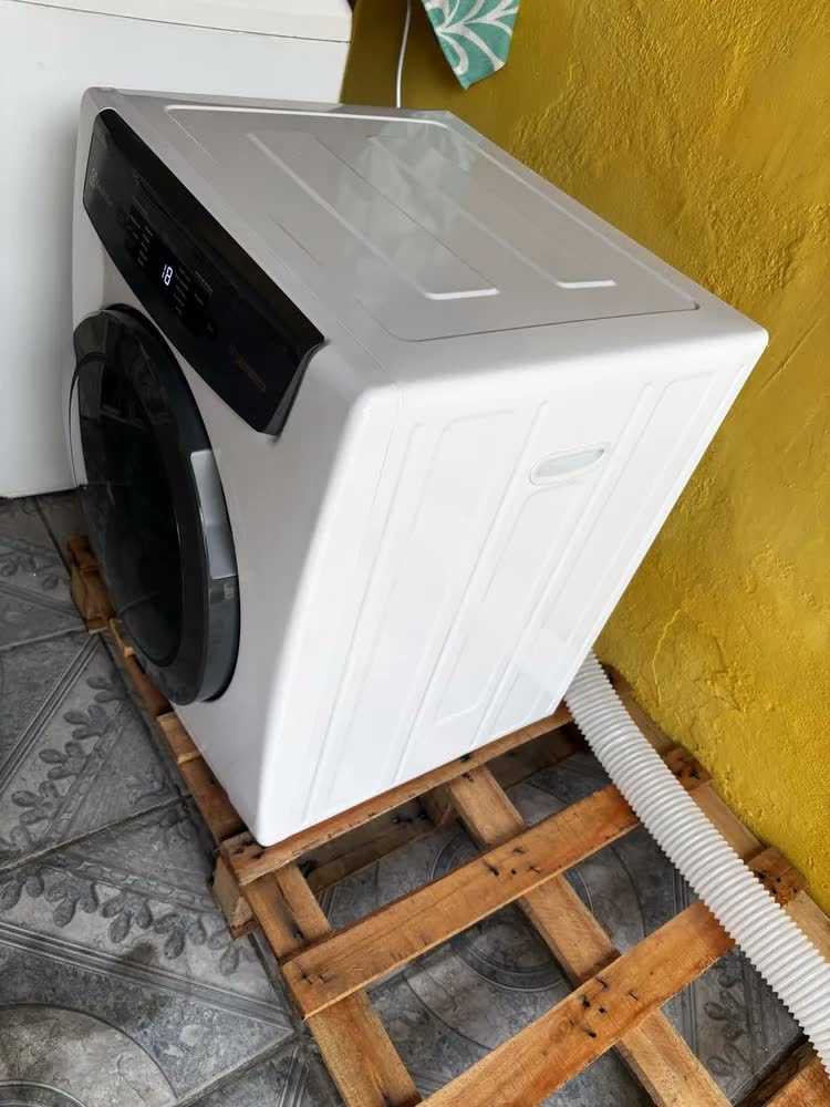 foto de Secadora De Roupa Electrolux 11kg Branco Premium Care Svb11