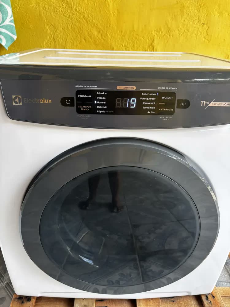 foto de Secadora De Roupa Electrolux 11kg Branco Premium Care Svb11
