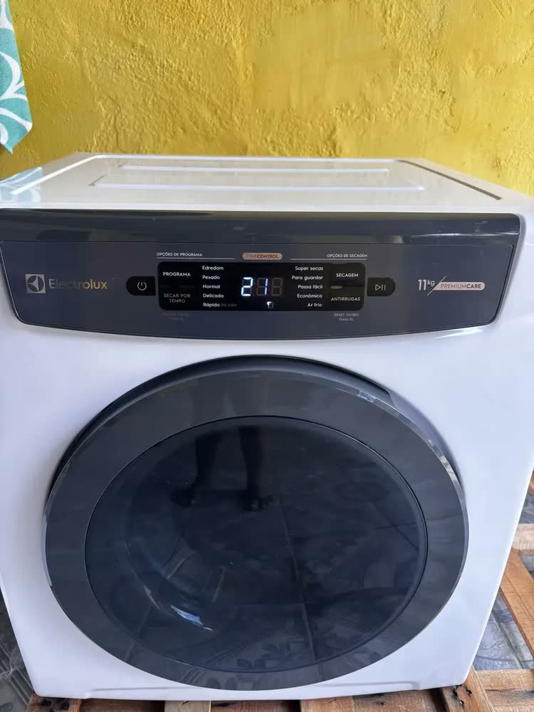 foto de Secadora De Roupa Electrolux 11kg Branco Premium Care Svb11