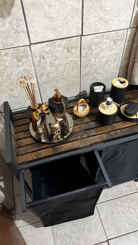 foto de Cesto de roupa suja Vasagle com tampa, 2 bolsas e 2 prateleiras, preto sólido