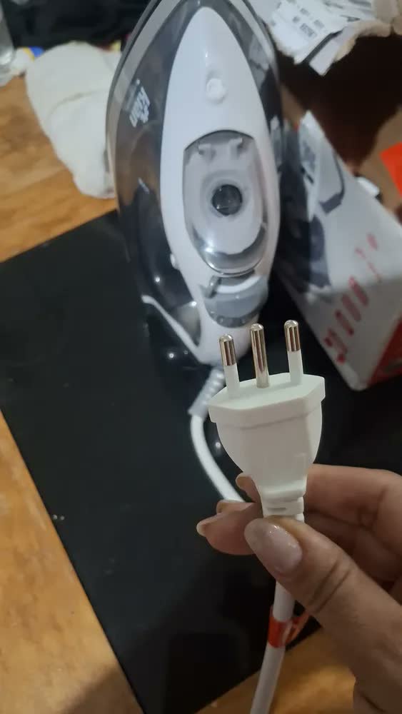 foto de Ferro De Passar Roupa A Vapor 127v 1200w Base Cerâmica